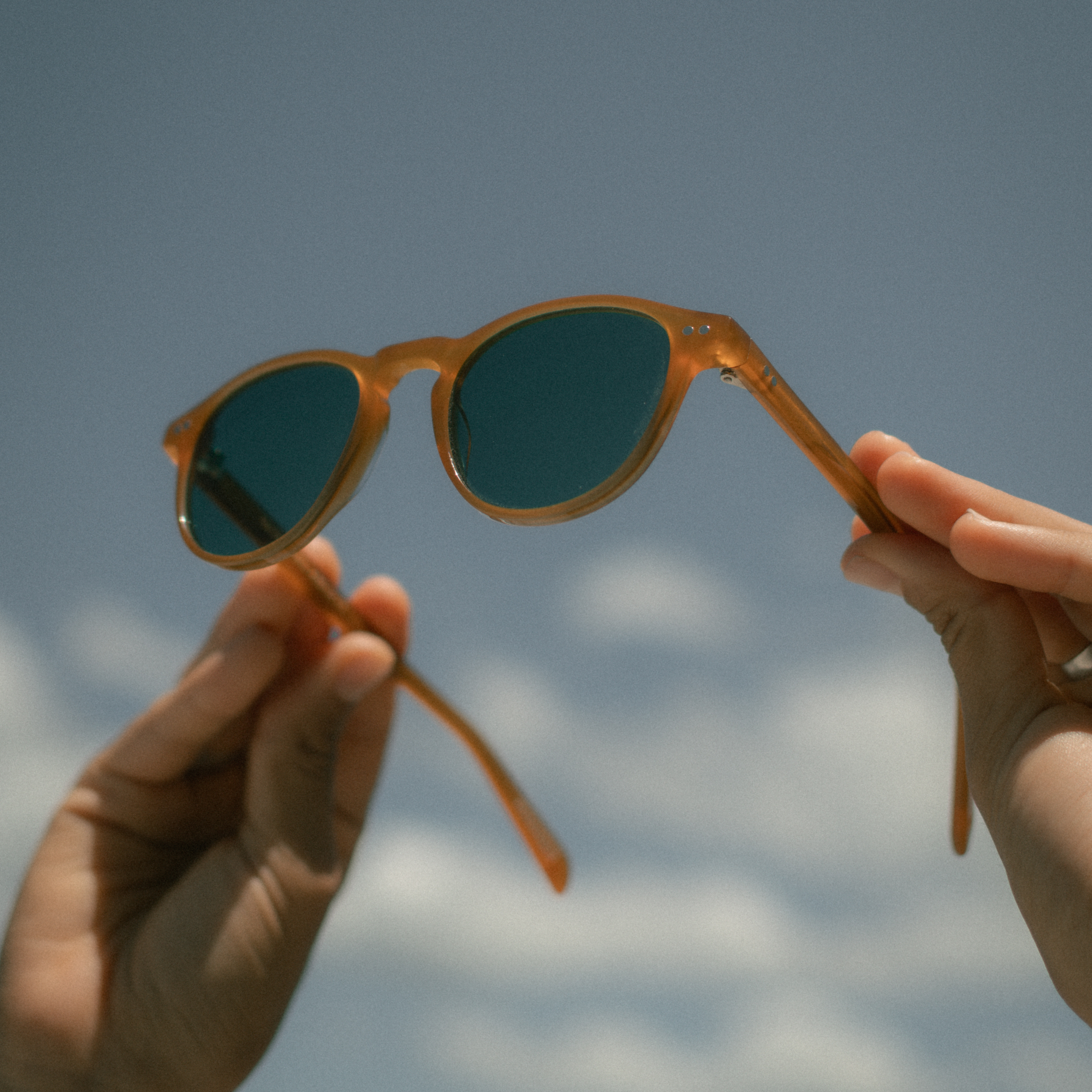 gruv-eyewear-milo-caramel